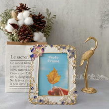 Load image into Gallery viewer, Floral Picture Frame 3.5x5, Vintage Photo Frame Made of Metal - EK CHIC HOME