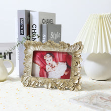 Load image into Gallery viewer, Gold 5x7 Vintage Picture Frames High Definition Glass - EK CHIC HOME